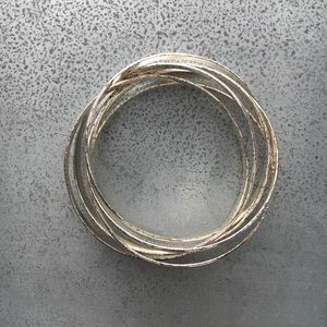 6 interconnected bracelets